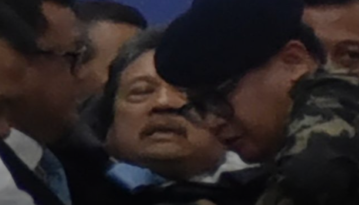 Menteri KKP Sakti Wahyu Trenggono Pingsan Saat Pimpin Serah Terima Jenazah Korban Kecelakaan Pesawat