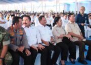 Mendagri Hadiri Panen Raya dan Pengumuman Swasembada Pangan di Karawang
