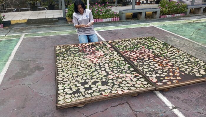 Rutan Kelas IIB Buntok Dukung Poin ke-10 dari 15 Program Aksi Kemenimipas Tahun 2026 melalui Olahan Kerupuk Ikan WBP Perempuan