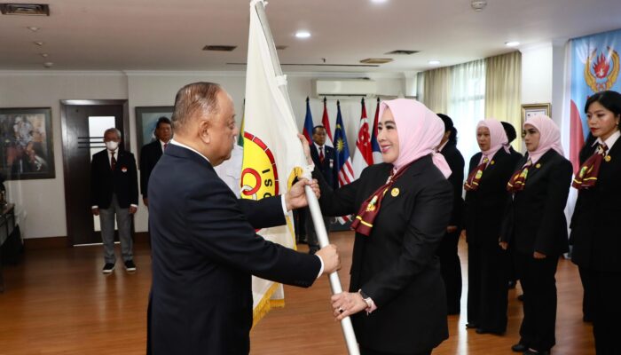 Dilantik sebagai Ketua Perwosi, Tri Tito Karnavian Komitmen Tingkatkan Kualitas Kesehatan Perempuan dan Keluarga