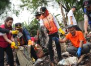 Seribu Personel Gabungan Turun Bersih-bersih Kali Mookervaart
