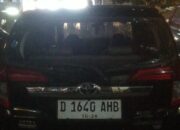 Mobil Diduga Pakai Pelat Palsu Kabur hingga Lawan Arah, Tabrak Motor di Jakpus