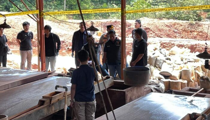 Polri Bongkar Penambangan Ilegal dan Penyelundupan Pasir Timah ke Malaysia, 7 Tersangka Diamankan