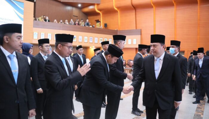 Lantik 64 Pejabat, Sekjen Kemendagri Tekankan Semangat Baru dan Kontribusi Terbaik