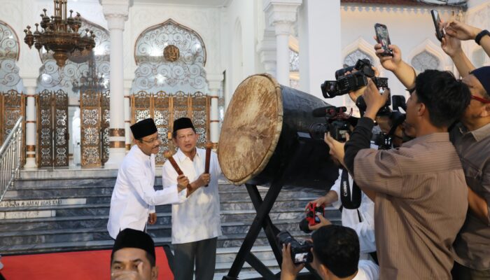 Tabuhan Bedug Kasatgas PRR Tito di Masjid Baiturrahman Iringi Percepatan Pemulihan Pascabencana