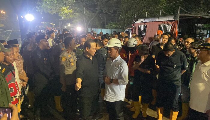 Gunung Sampah di TPST Bantargebang Longsor, 4 Orang Tewas dan Sejumlah Truk Tertimbun