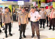 Kapolda Metro Jaya Tinjau Kesiapan Arus Mudik di Stasiun Pasar Senen dan Gambir, Didampingi Kapolres Jakpus