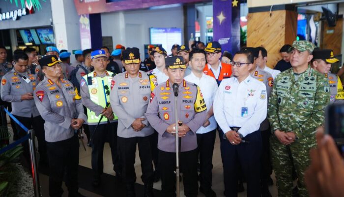 Tinjau Stasiun Surabaya Gubeng, Kapolri Instruksikan Beri Pelayanan Maksimal ke Pemudik