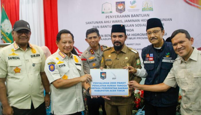 Kasatgas Tito dan Mensos Serahkan Bansos Tahap II Rp136 Miliar untuk Korban Bencana di Sumatera