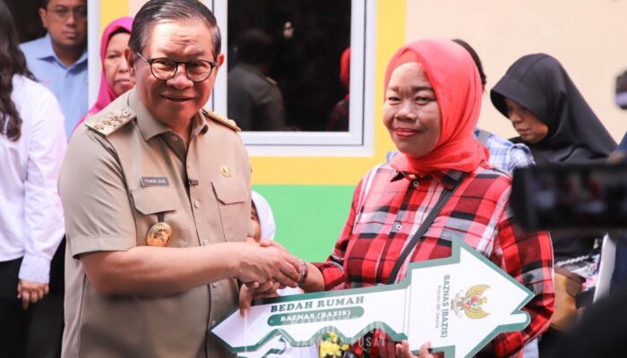 Selesai Direnovasi, Empat Warga Jakpus Terima Kunci Hunian Pada Program Bedah Rumah