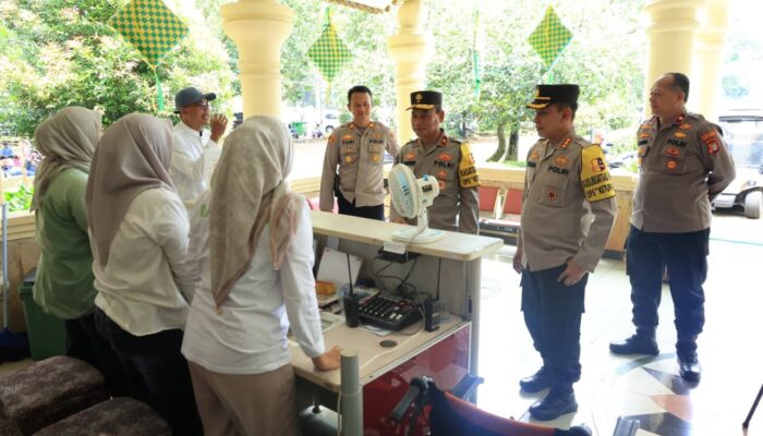 Tinjau Kawasan Wisata Ragunan, Polri Pastikan Keselamatan dan Kenyaman Masyarakat Saat Libur Lebaran