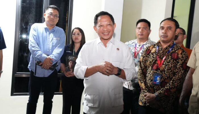 Pastikan Program Unggulan Presiden Berjalan, Mendagri Tinjau Program Perumahan Rakyat di Tomohon