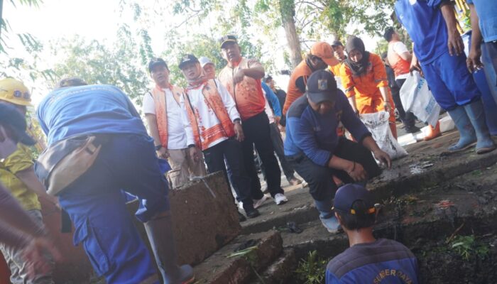 Antisipasi Banjir, Iin Mutmainnah Pimpin Kerja Bakti Besar di Tambora