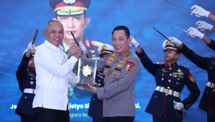 Kapolri Terima Adhi Bhakti Senapati, Jadi Motivasi Perkuat Sinergi Keamanan Siber