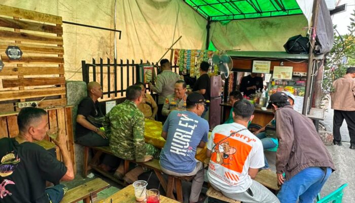 Dekat dengan Rakyat, Kapolda Metro Jaya dan Pangdam Jaya Gelar Jaga Jakarta On The Spot