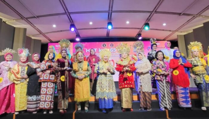 Tampilkan Busana Adat Nusantara, IKWI DKI Jakarta Dukung Pelestarian Budaya di HUT ke-65