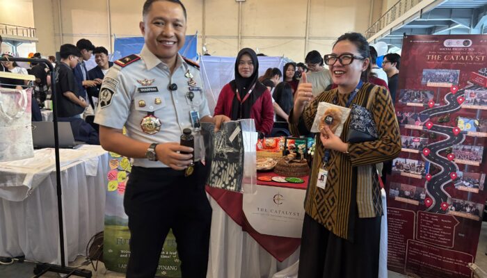 Batik Lintas Lima Karya Warga Binaan Lapas Cipinang Tampil di President University, Bangun Harapan dan Kesempatan Kedua