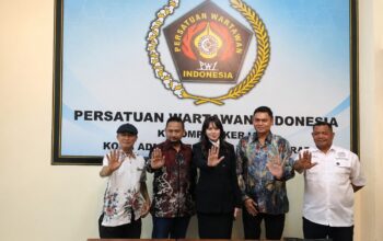 Dr. Shinta Purwitasari Tinjau Sekretariat Pokja PWI Jakbar, Perkuat Sinergi Informasi Publik