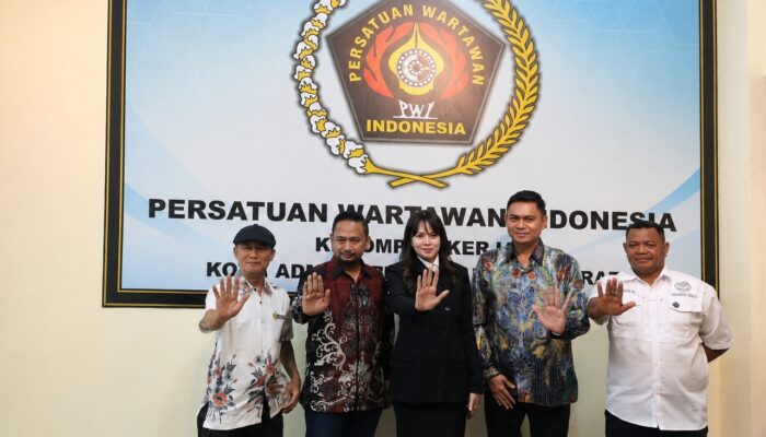Dr. Shinta Purwitasari Tinjau Sekretariat Pokja PWI Jakbar, Perkuat Sinergi Informasi Publik