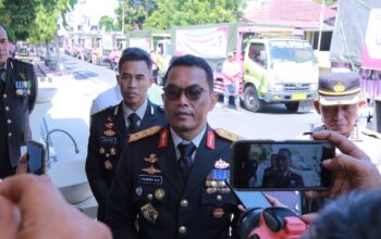 Usai Upacara HUT RI, Kapolda NTB Gerakkan 8 Truk Bantuan untuk Korban Gempa NTT