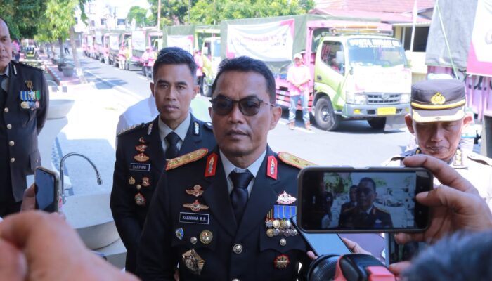 Usai Upacara HUT RI, Kapolda NTB Gerakkan 8 Truk Bantuan untuk Korban Gempa NTT