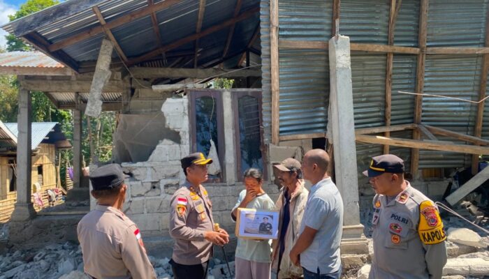 Kapolda NTT Turun Tangan! Bantuan Disalurkan untuk Korban Gempa Ngada, Polri Ringankan Beban Warga