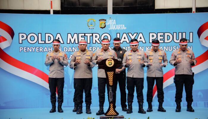 Hari Kemerdekaan, Polda Metro Jaya Kirim 12 Truk Bantuan Untuk Korban Gempa NTT