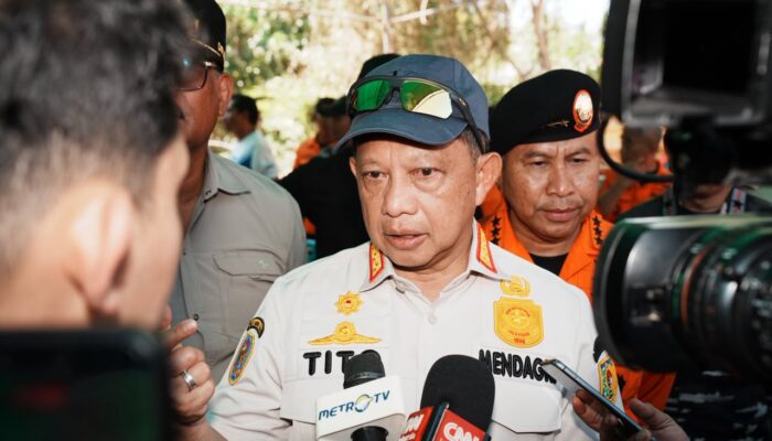 Gempa Dahsyat NTT! Tito Karnavian Kibarkan Operasi Kemanusiaan: Listrik, Logistik, dan Pasukan Medis Diburu Cepat