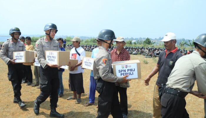Melatih kepedulian Sosial saat Expedisi Darat Tupdasbhara Siswa Diktukba SPN PMJ Wujudkan Semangat Bhayangkara Peduli sosial