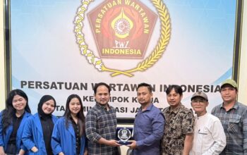 Dua Bulan “Belajar dari Dapur Jurnalistik”, Mahasiswi STABN Sriwijaya Resmi Ditarik dari Pokja PWI Jakarta Barat