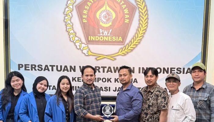 Dua Bulan “Belajar dari Dapur Jurnalistik”, Mahasiswi STABN Sriwijaya Resmi Ditarik dari Pokja PWI Jakarta Barat