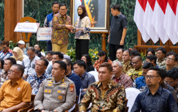 Gubernur Pramono Anung Serahkan Penghargaan AJMHT ke-52, Apresiasi Karya Jurnalistik untuk Jakarta