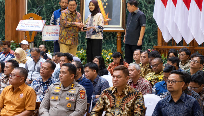 Gubernur Pramono Anung Serahkan Penghargaan AJMHT ke-52, Apresiasi Karya Jurnalistik untuk Jakarta